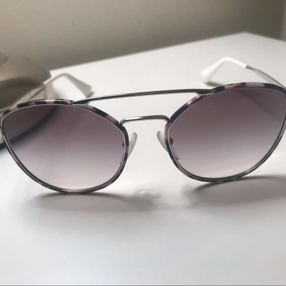 Authentic Prada sunglasses. With case - Picture 6 of 8